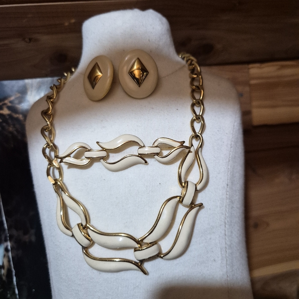 Vintage Very Rare Monet Cream Enamel  Necklace Set